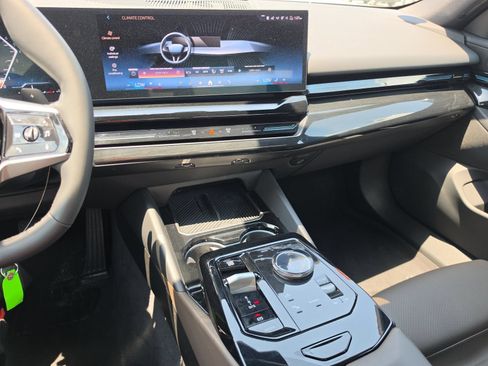 Used 2026 BMW 530i xDrive AWD/4WD image 5