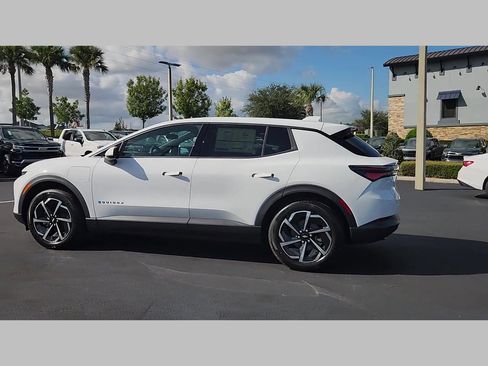 New 2026 Chevrolet Equinox EV LT image 17