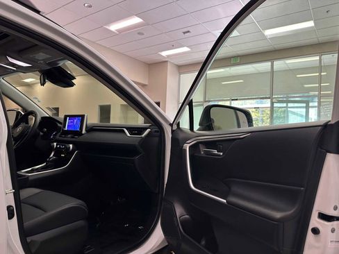 Certified 2023 Toyota RAV4 XLE Premium AWD/4WD image 29