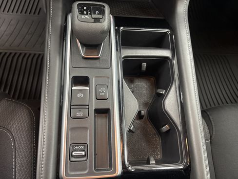 Used 2024 Nissan Pathfinder SV FWD image 12