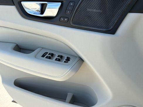 New 2026 Volvo XC60 B5 Ultra w/ Protection Package Premier image 17