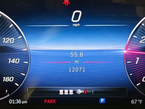 Used 2024 Mercedes-Benz GLC 300 4MATIC image 12