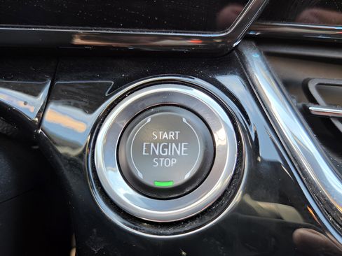 Used 2024 Chevrolet Trax RS image 17