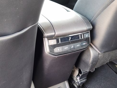 Used 2022 Toyota Highlander Platinum image 39