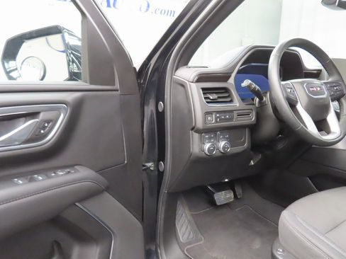 Used 2023 GMC Yukon SLE image 45