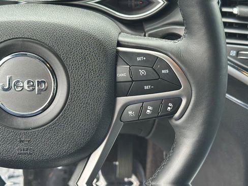 Used 2018 Jeep Grand Cherokee Limited AWD/4WD image 17
