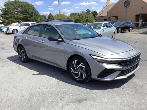 Used 2025 Hyundai Elantra Sport FWD image 6