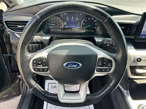 Used 2021 Ford Explorer XLT w/ Equipment Group 202A AWD/4WD image 16