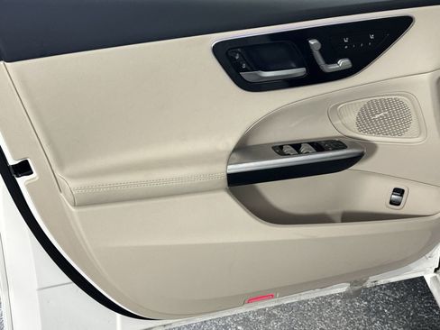Used 2025 Mercedes-Benz C 300 Sedan image 32