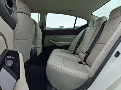 Certified 2023 Nissan Altima 2.5 SV FWD image 10