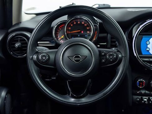 Used 2021 MINI Cooper 4-Door Hardtop image 14