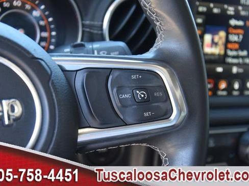Used 2018 Jeep Wrangler Unlimited Sahara AWD/4WD image 29