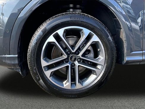 Used 2025 Audi Q5 Premium w/ Convenience Package image 34