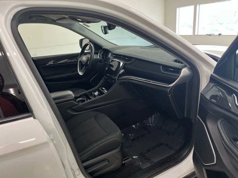 Used 2022 Jeep Grand Cherokee L Laredo w/ Luxury Tech Group I image 19