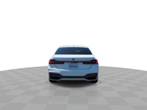 Used 2022 BMW 740i w/ M Sport Package RWD image 7