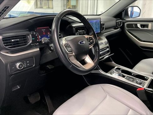 Used 2021 Ford Explorer XLT w/ Equipment Group 202A AWD/4WD image 8