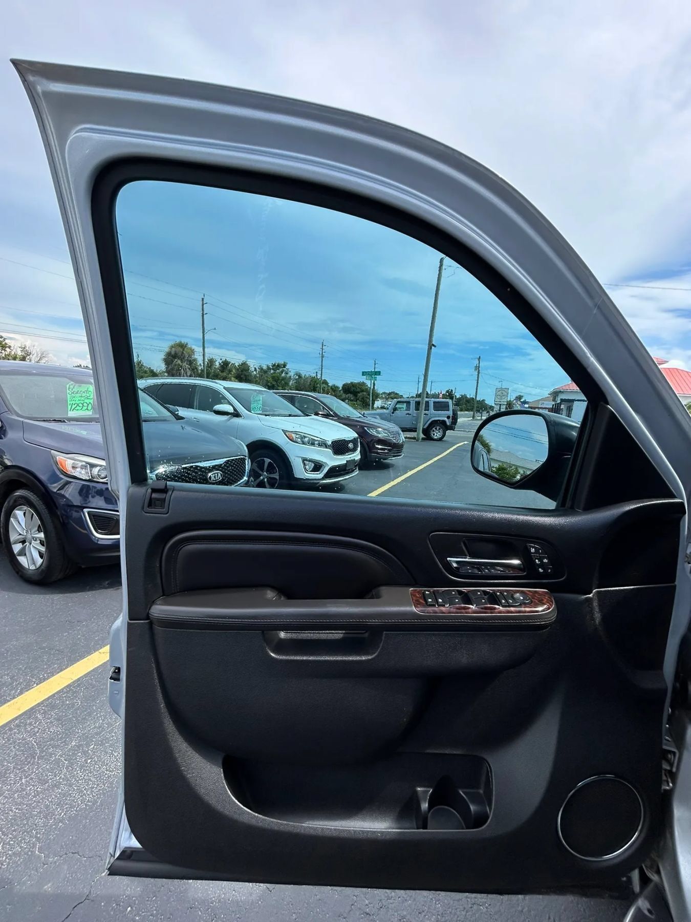 Used 2012 GMC Yukon XL Denali RWD image 26
