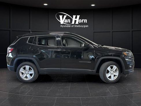 Used 2022 Jeep Compass Latitude w/ Sun and Sound Group AWD/4WD image 8