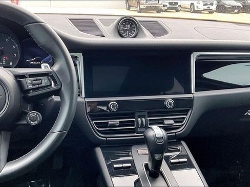 Used 2024 Porsche Macan image 6