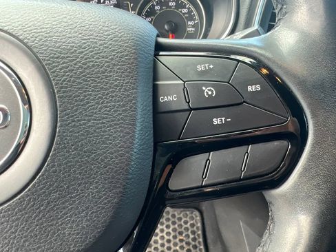 Used 2020 Jeep Cherokee Latitude Plus AWD/4WD image 13