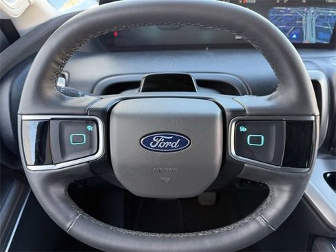 Used 2025 Ford Expedition Active image 13