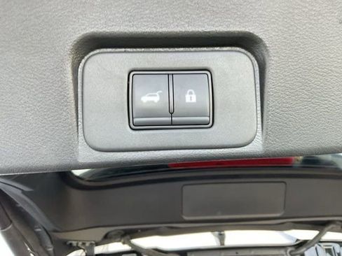 Used 2025 Nissan Rogue SV image 8