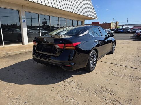 Used 2024 Nissan Altima 2.5 SV FWD image 8
