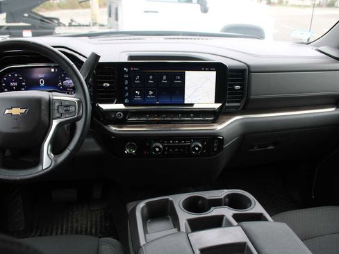 Used 2023 Chevrolet Silverado 1500 LT AWD/4WD image 7