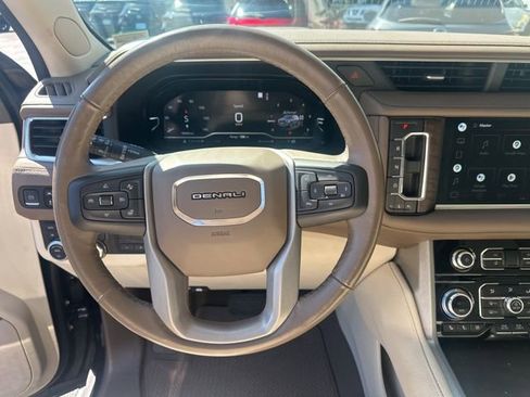 Used 2022 GMC Yukon XL Denali w/ Denali Premium Package image 26