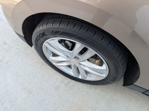 Used 2018 Chevrolet Equinox Premier image 9