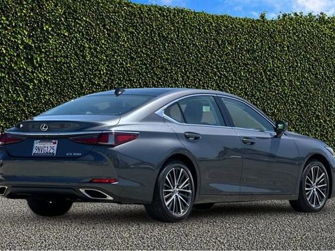 Used 2025 Lexus ES 350 w/ Premium Package FWD image 4