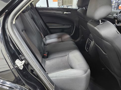 Used 2020 Chrysler 300 Touring w/ Driver Convenience Group image 18