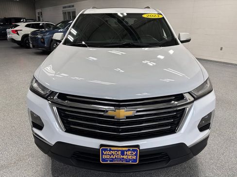 Used 2023 Chevrolet Traverse LT w/ LT Premium Package AWD/4WD image 2