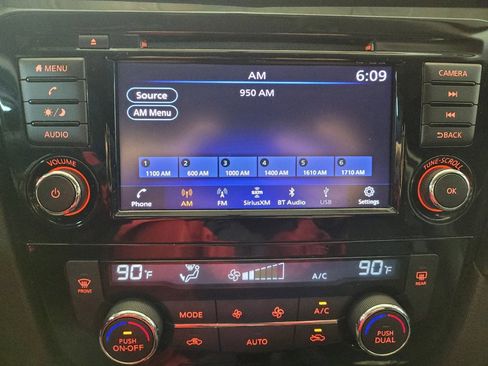 Used 2018 Nissan Rogue SV FWD image 25