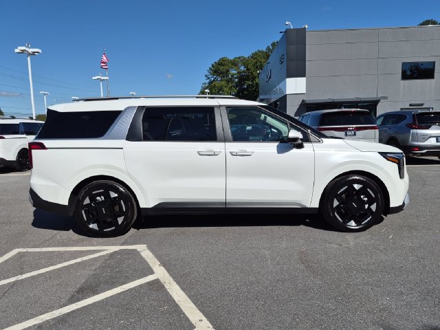 Used 2026 Kia Carnival EX FWD image 2