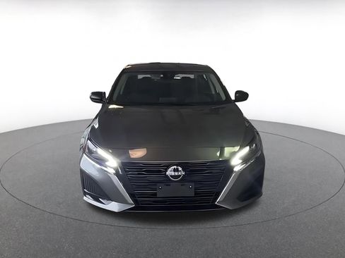 Used 2025 Nissan Altima 2.5 SV image 5