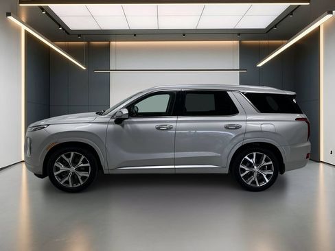 Used 2022 Hyundai Palisade Limited w/ Cargo Package FWD image 2