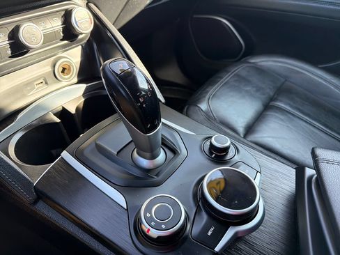 Used 2018 Alfa Romeo Stelvio AWD image 21
