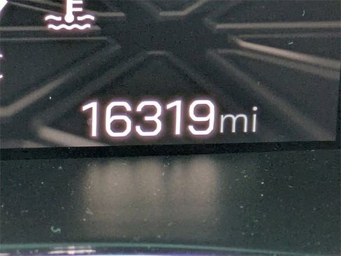 Used 2024 Chevrolet Suburban Premier w/ Premium Package image 32