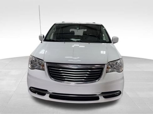 Used 2015 Chrysler Town & Country Touring w/ Driver Convenience Group image 3