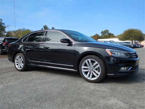 Used 2017 Volkswagen Passat 1.8T SEL Premium image 2