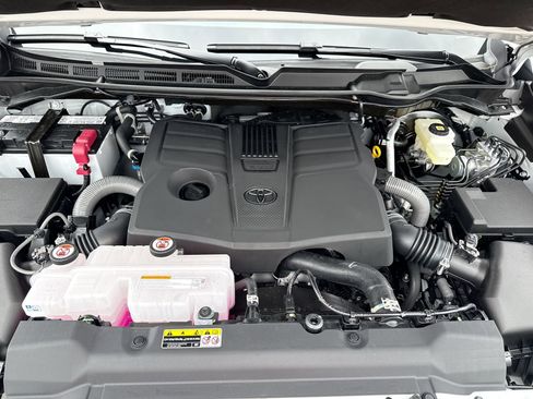 Certified 2026 Toyota Tundra SR5 w/ SR5 Premium Package AWD/4WD image 17