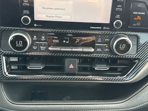 Used 2022 Toyota Highlander LE image 31