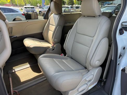 Used 2017 Toyota Sienna XLE w/ XLE Navigation Package AWD/4WD image 81