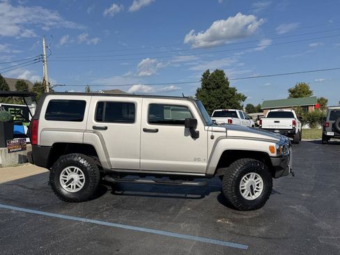 Used 2006 HUMMER H3 AWD/4WD image 2