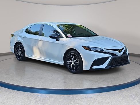Certified 2024 Toyota Camry SE FWD image 3