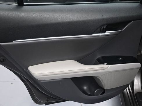 Used 2019 Toyota Camry XLE FWD image 14