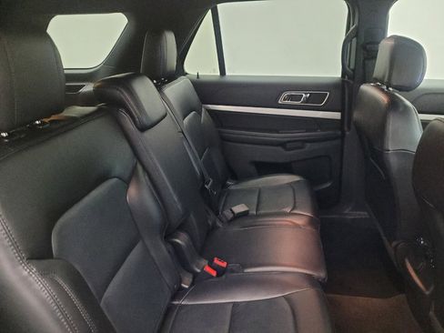 Used 2017 Ford Explorer XLT w/ Equipment Group 202A image 19