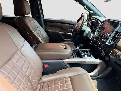 Used 2021 Nissan Titan Platinum Reserve w/ Moonroof Package AWD/4WD image 29