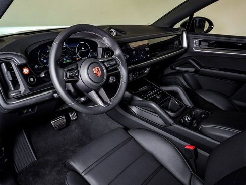New 2026 Porsche Cayenne S image 4